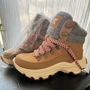 Brand new never worn Sorel Kinetic boots